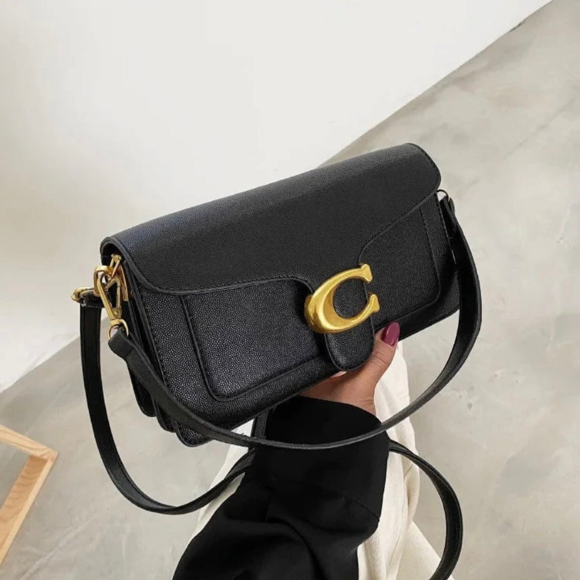 Leather Crossbody Bag Women – Stylish Adjustable Strap Handbag
